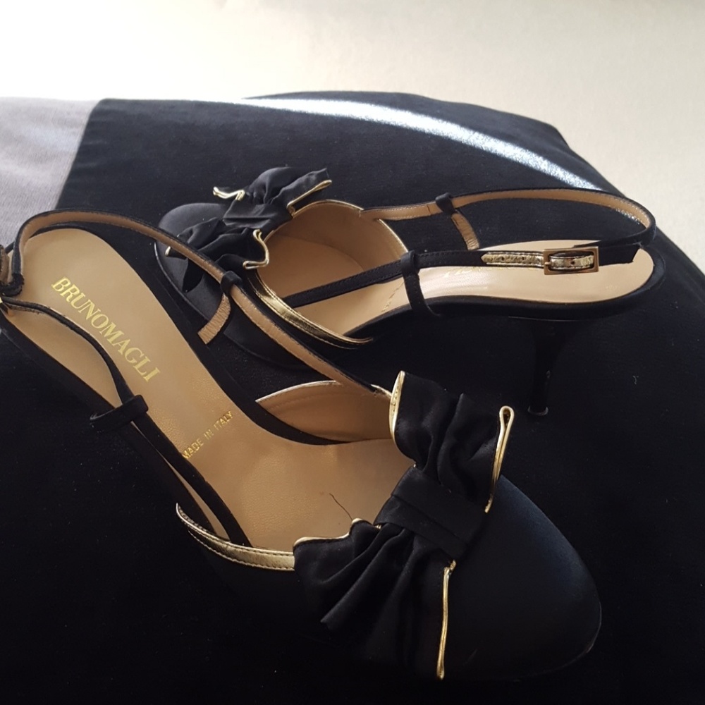 🔥🔥Crazy sale!!🔥🔥🔥Gorgeous Bruno magli pumps!